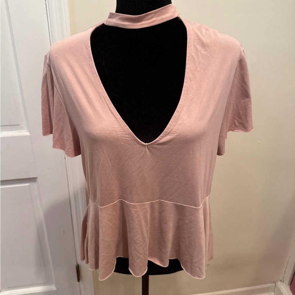 Urban Outfitters Blush Pink Short Sleeve Top with choker/ cut out in front sz sm